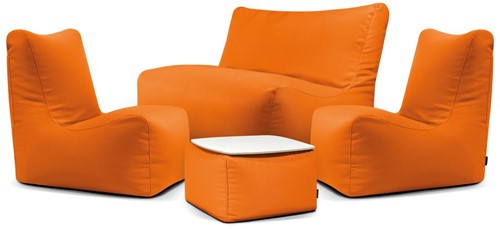 Ensemble de salons confortables - un canapé, deux fauteuils et une table basse